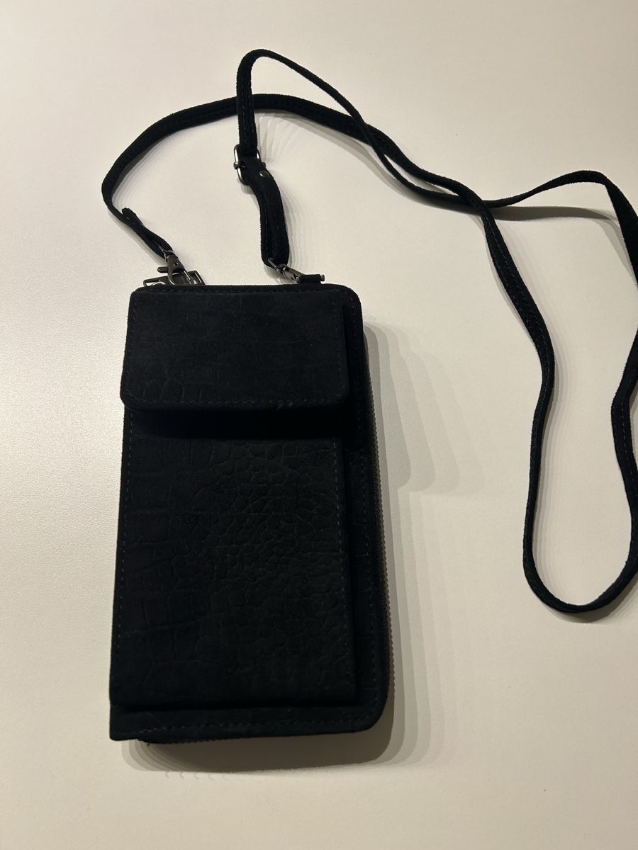 Borse da donna: Schwarze Umhänge-/Handytasche Neu – Nuovo (secondo la descrizione) da Gunten venduto da starfish3 6