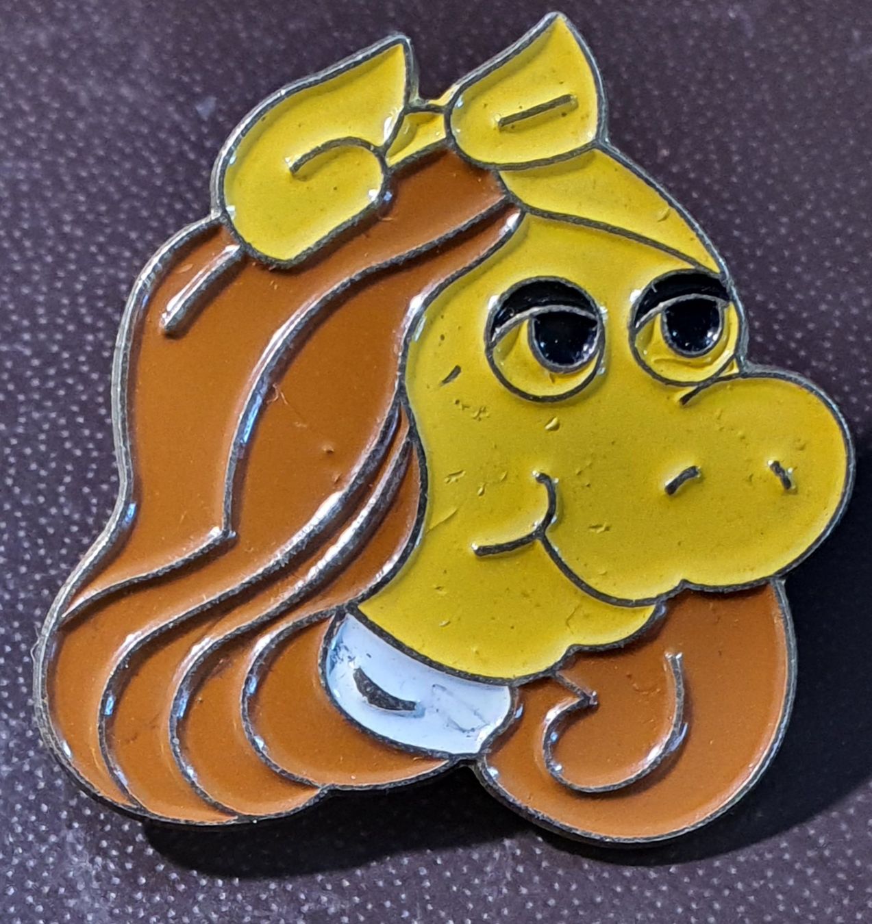 Placchette & Badge: D613 - Pin Miss Piggy – Usato da Reinach BL venduto da Boston-Verkauf