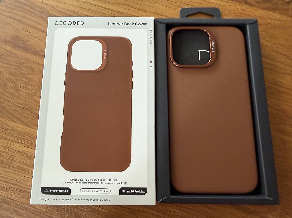 Cover & Protezioni schermo: Decoded Lederhülle iPhone 16 Pro Max – Nuovo e nell'imballaggio originale da Dübendorf venduto da seadart 1