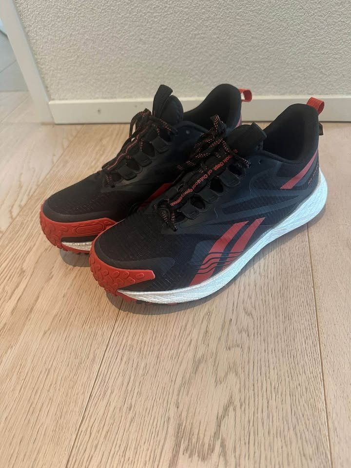 Reebok Scarpe da uomo: Reebok-Sicherheitsschuhe, Grösse 40 – Usato da Kriens venduto da tom_hjc5