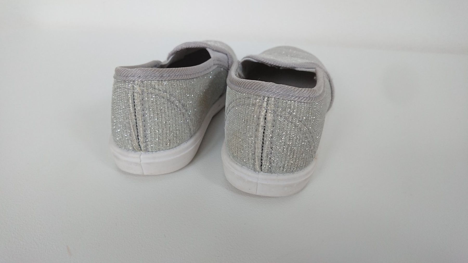 Scarpe per ragazze: Mädchen Schuhe Halbschuhe Gr. 25 Grau glitzernd – Usato da Hallau venduto da CHACLA 3