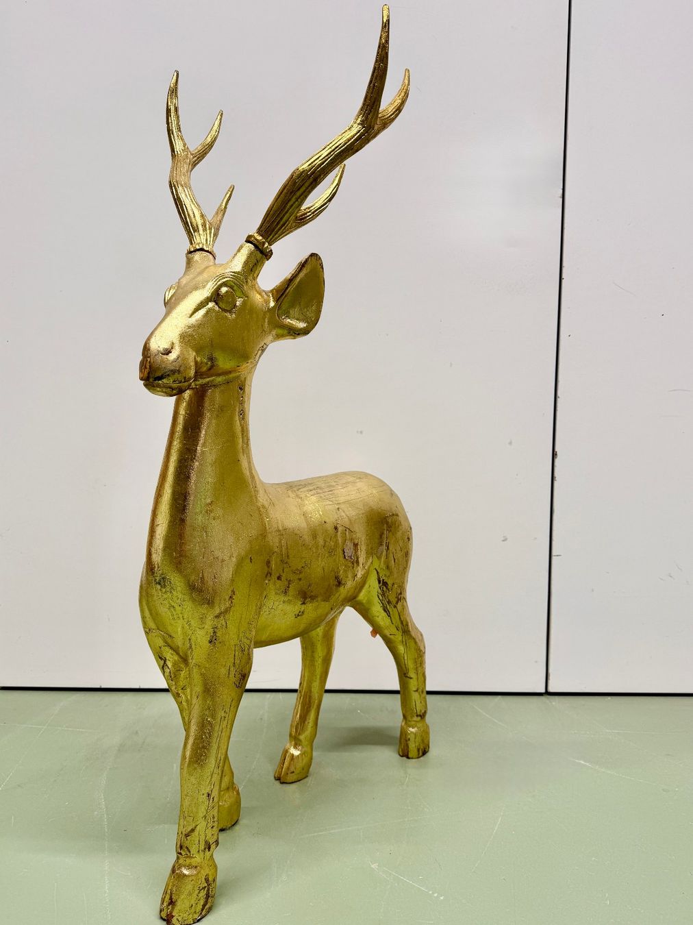 Alle Dekorationen: Hirsch aus Massivholz – Gebraucht aus Basel von mat_nj5b
