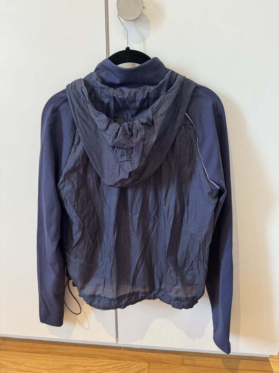 Giacche: Outdoor Voices Jacket - Navy (Size M) – Nuovo (secondo la descrizione) da Küsnacht ZH venduto da lia_lf7y 2