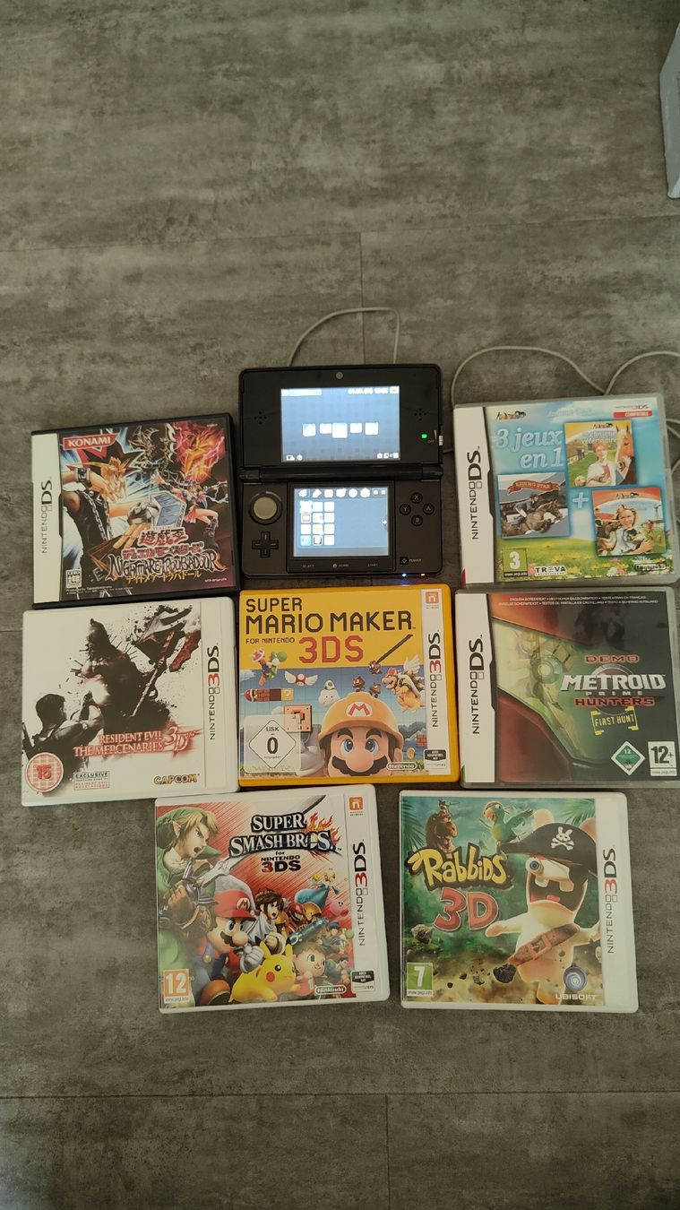 Nintendo Console: Nintendo 3DS mit Ladekabel und Spielen – Usato da Trachslau venduto da fusake.ch