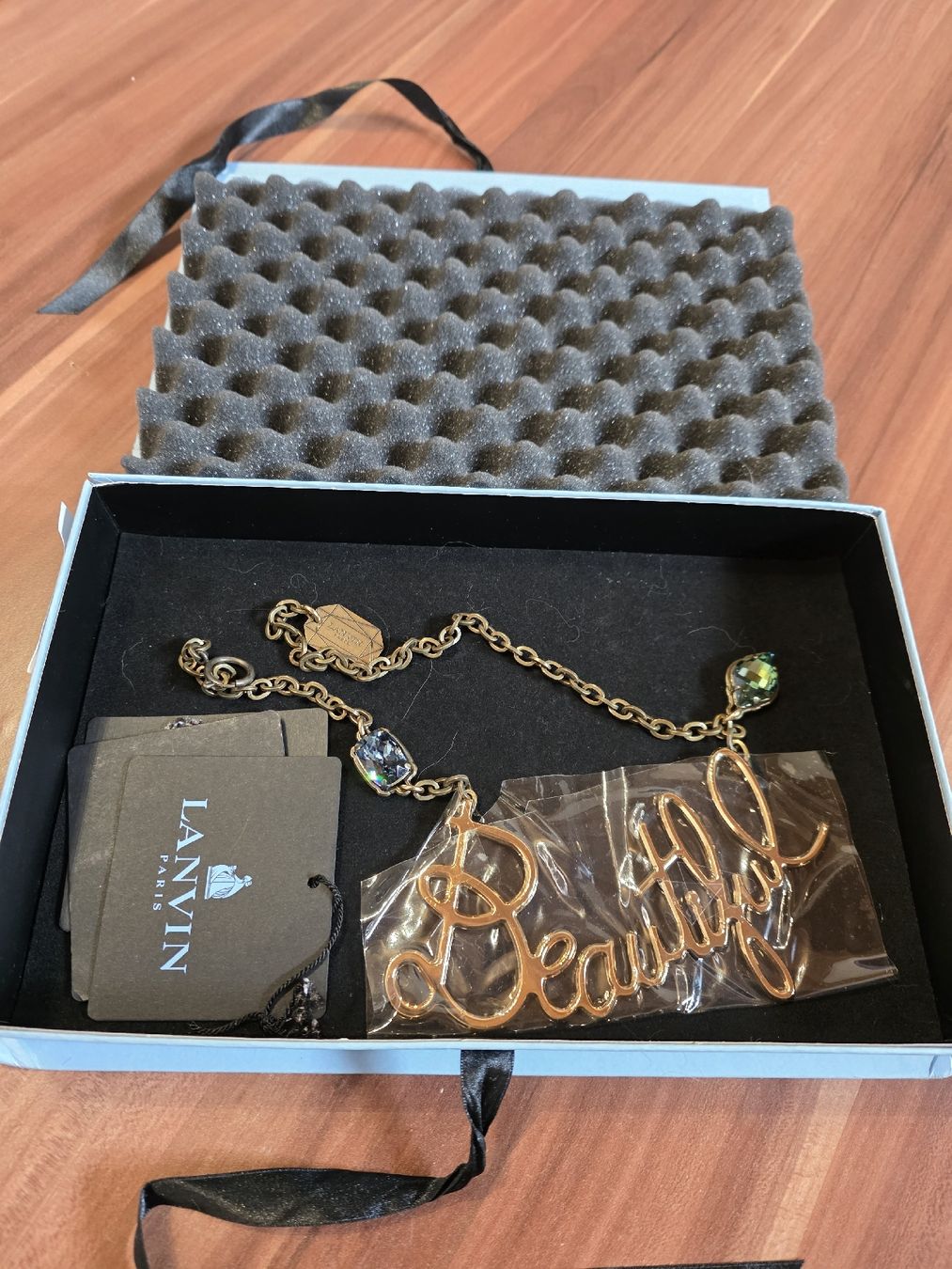 Catenine: LANVIN Beautiful Necklace Iconic New – Nuovo (secondo la descrizione) da Dübendorf venduto da ChicReEdition 1