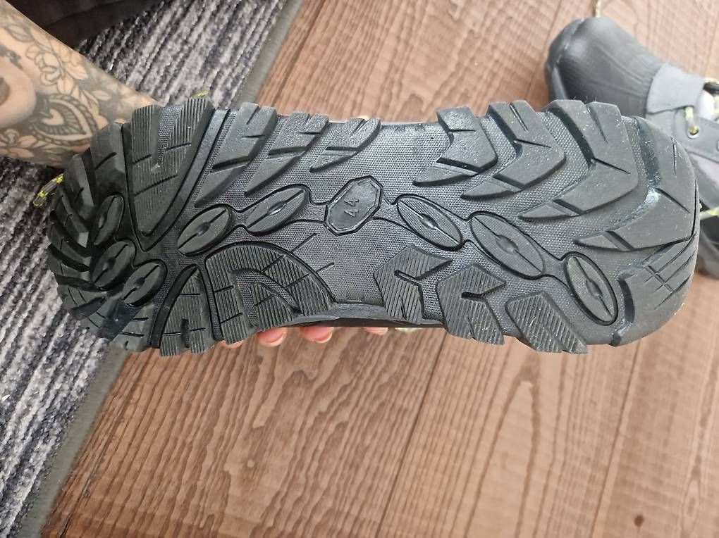 Damenschuhe: Warme Winterstiefel / Snowboots mit Thinsulate-Isolierung – Gebraucht aus Zürich von GCR01
