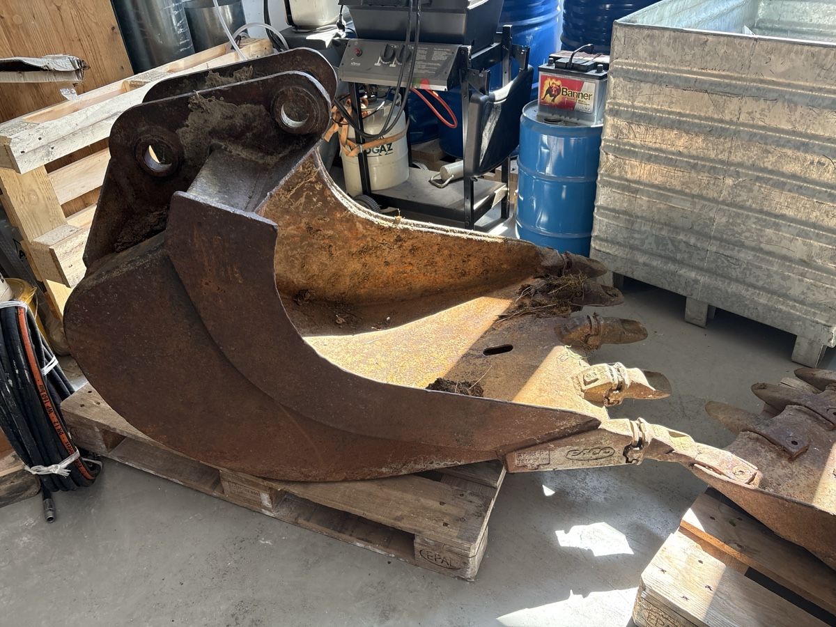 Menzi Muck Escavatori: Bagger Löffel – Usato da Wattwil venduto da Sonnenblu1 1