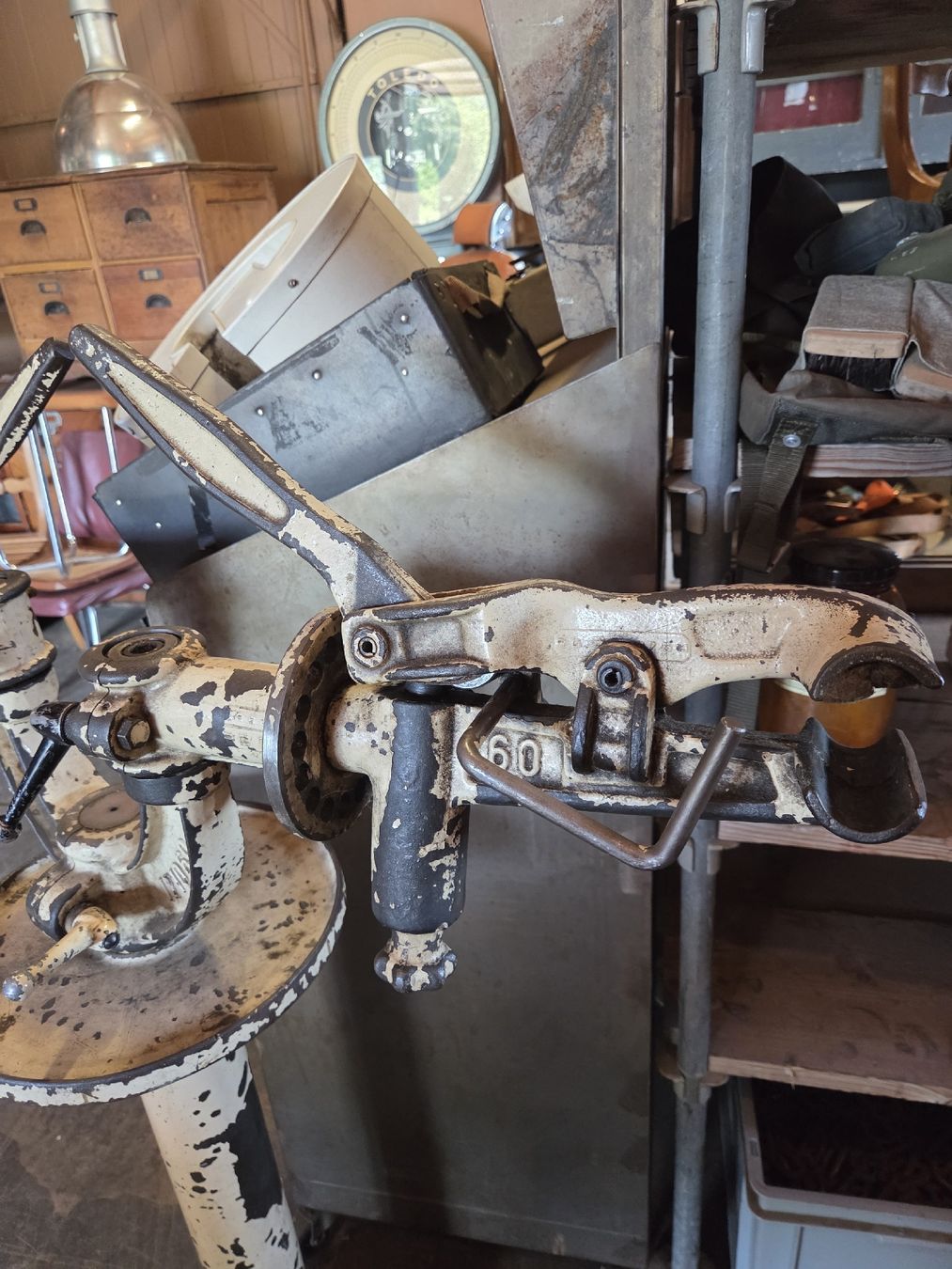 Tutti gli attrezzi: Montagebaum Fahrrad – Usato da Rorschacherberg venduto da Strahlkraft 1