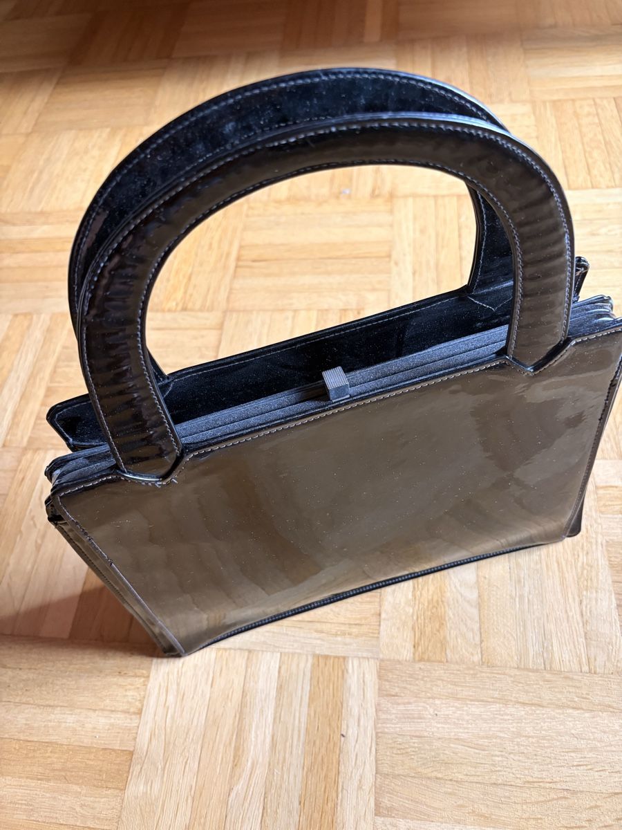 Taschen für Damen: Lackledertasche – Gebraucht aus Ardez von helena.erny 1