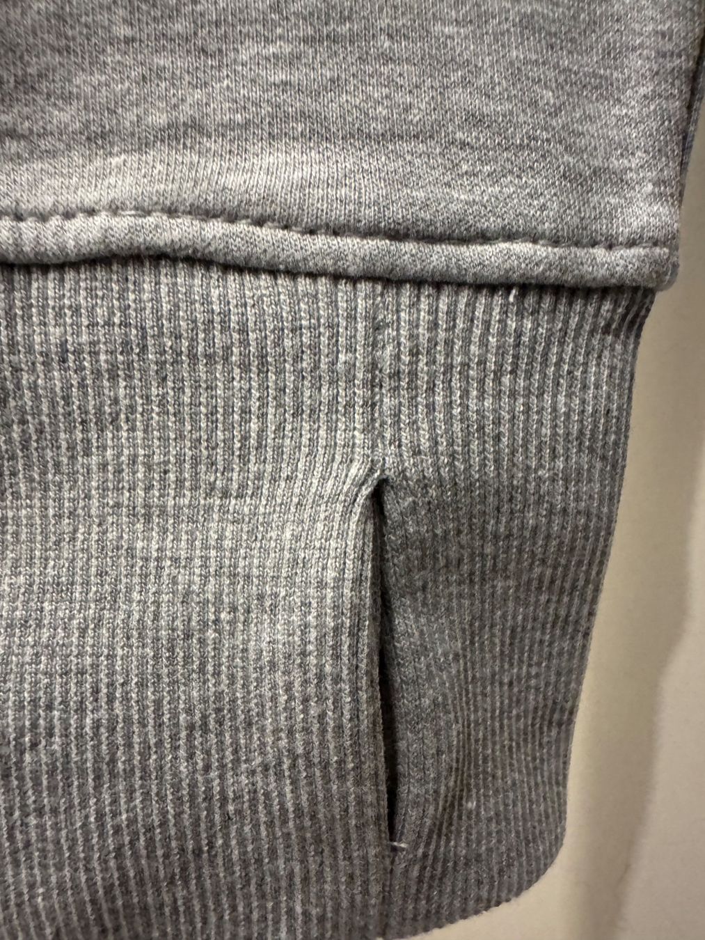 Bench Giacche: Sweat à capuche BENCH, bicolore vert-gris, taille 44/46 – Nuovo e nell'imballaggio originale da Genève venduto da OnSale 4