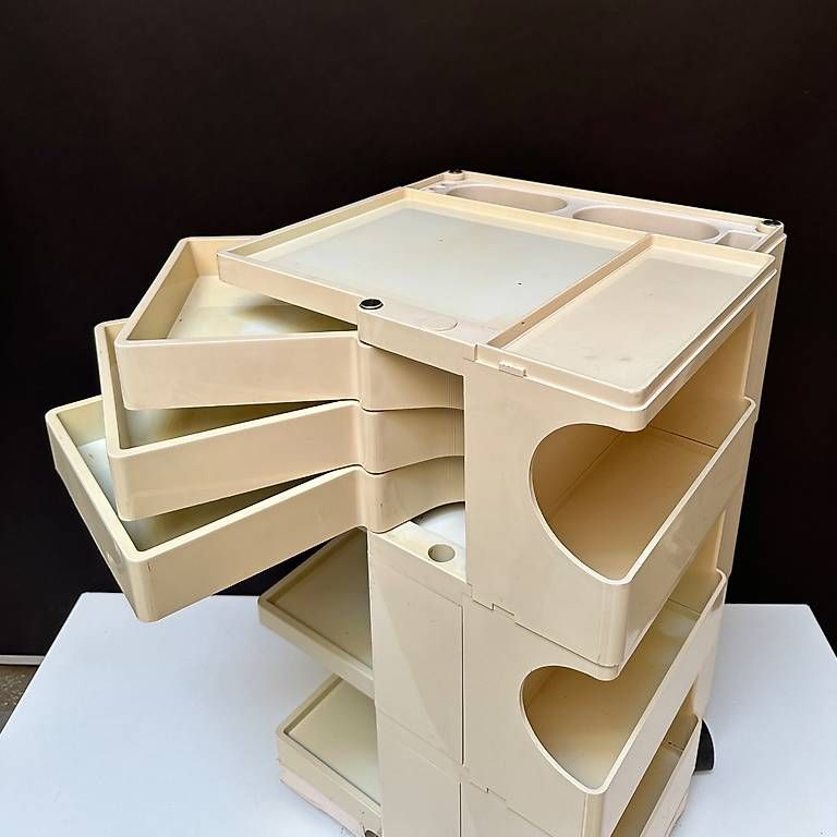 Koffer & Taschen: Plastikwagen von Joe Colombo – Gebraucht aus Biel/Bienne von A_d_ryan 3