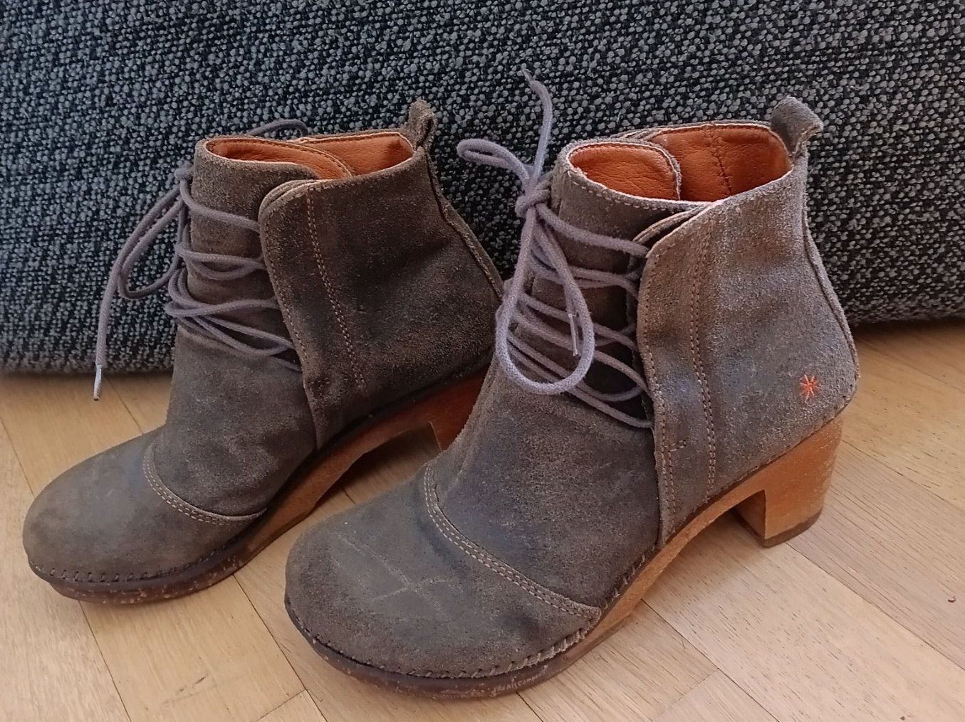 Art Damenschuhe: Bottines Art 38 en daim/talon bois – Gebraucht aus Corsier-sur-Vevey von SnomaS 1