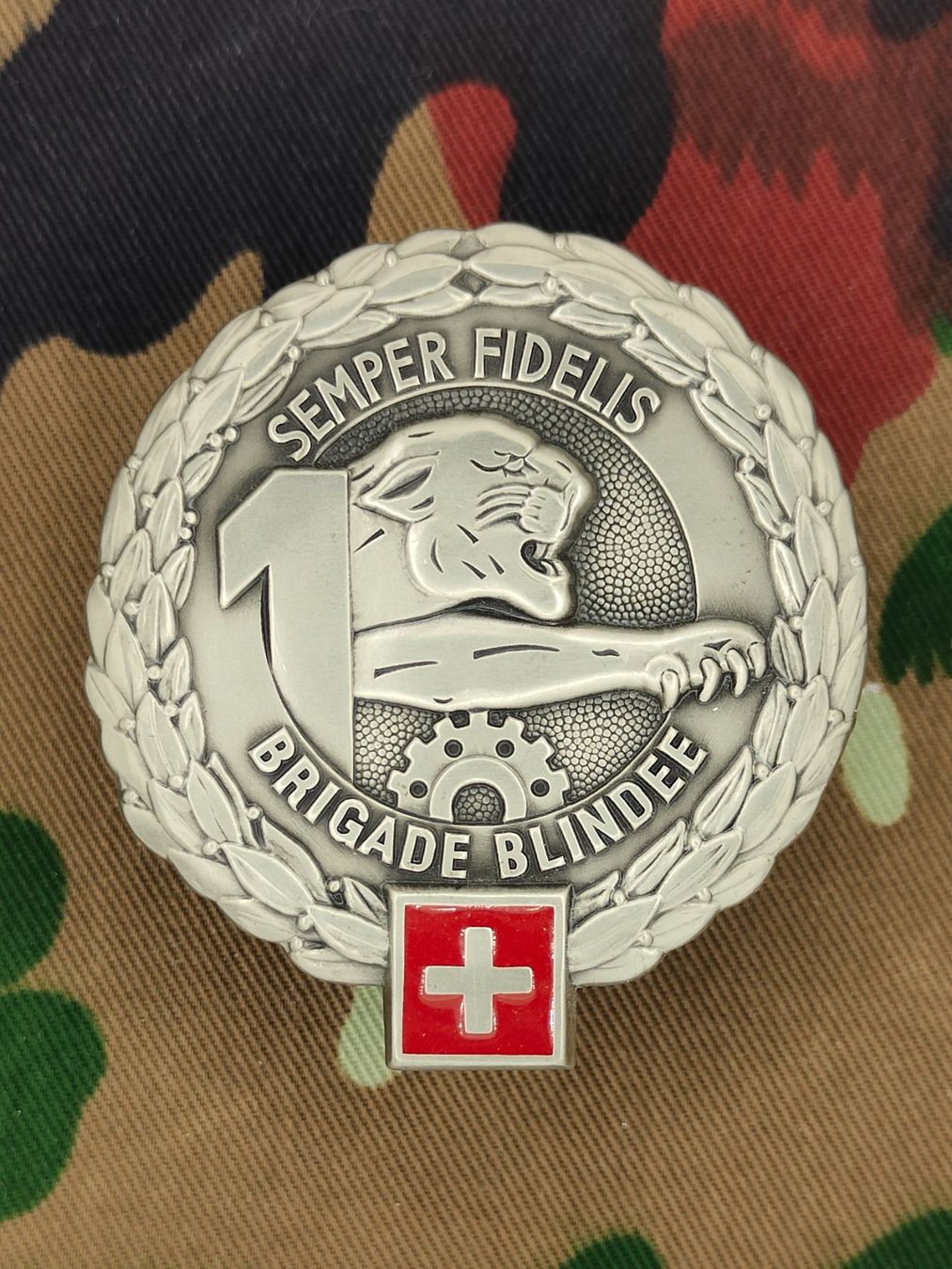 Schweizer Armee Placchette & Badge: Béretemblem BRIGADE BLINDÉE 1, Variante 3, neu – Usato da Bauma venduto da SwissMilitaria