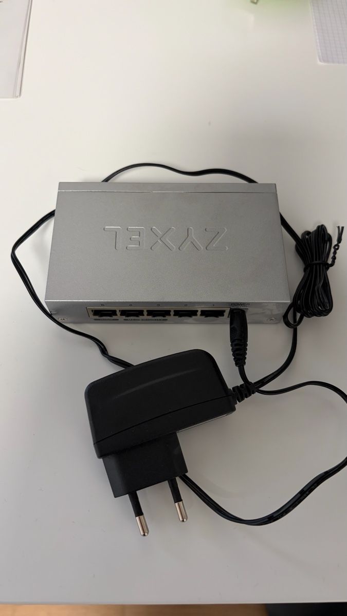 Zyxel Hubs & Switches: Netzwerk Switch – Gebraucht aus Zürich von Insel8