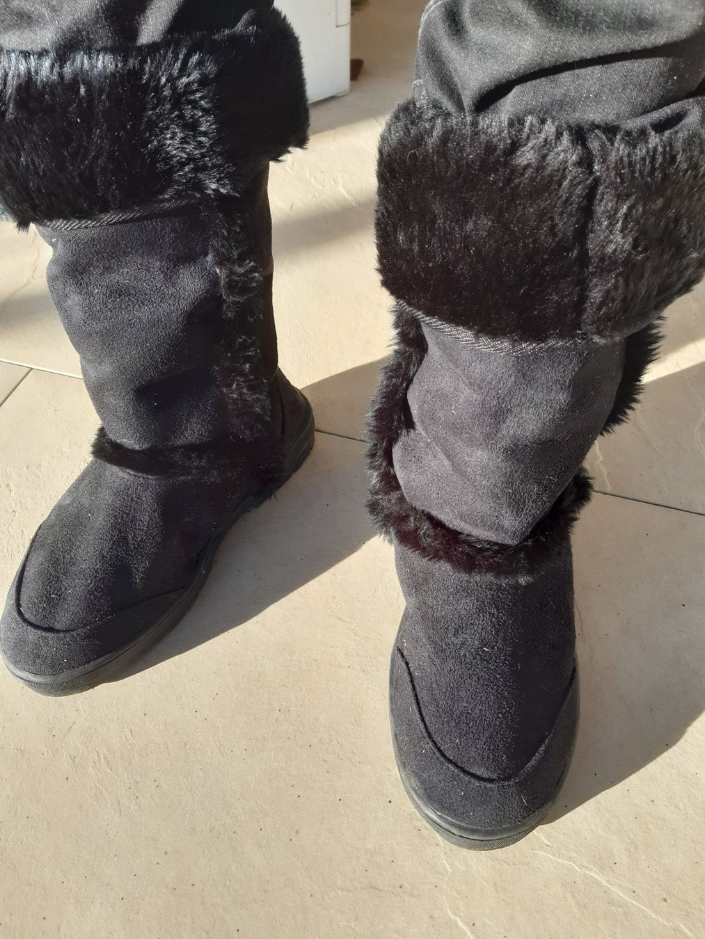 Scarpe da donna: Bottes en daim - Pointure 36 – Usato da Noréaz venduto da Hallyday