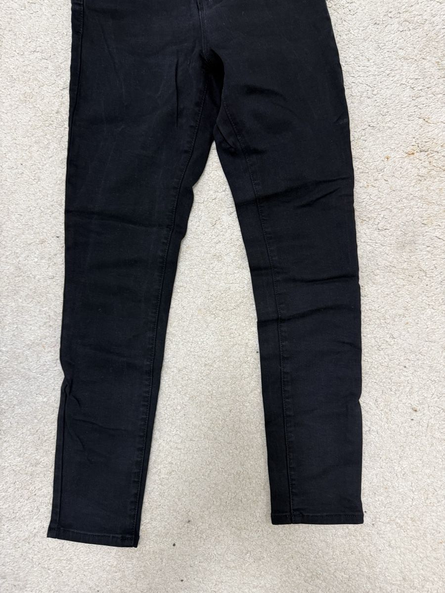 Jeans: Schwarze Jeans  – D'occasion à Bolligen par arg_v256 1