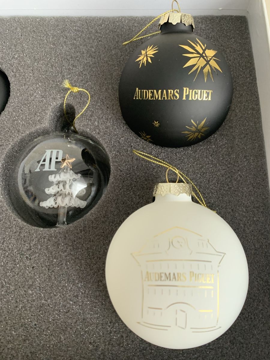 Tutte le decorazioni: Audemars Piguet Weihnachtskugeln Set 5 Stück Neu – Nuovo e nell'imballaggio originale da Rikon im Tösstal venduto da Alpenmutz 1