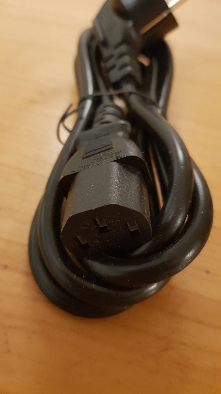 Cavi: Netzkabel. Mit UK plug - Câble d'alimentation électrique. – Nuovo e nell'imballaggio originale da Spiegel b. Bern venduto da ale_x59l 4