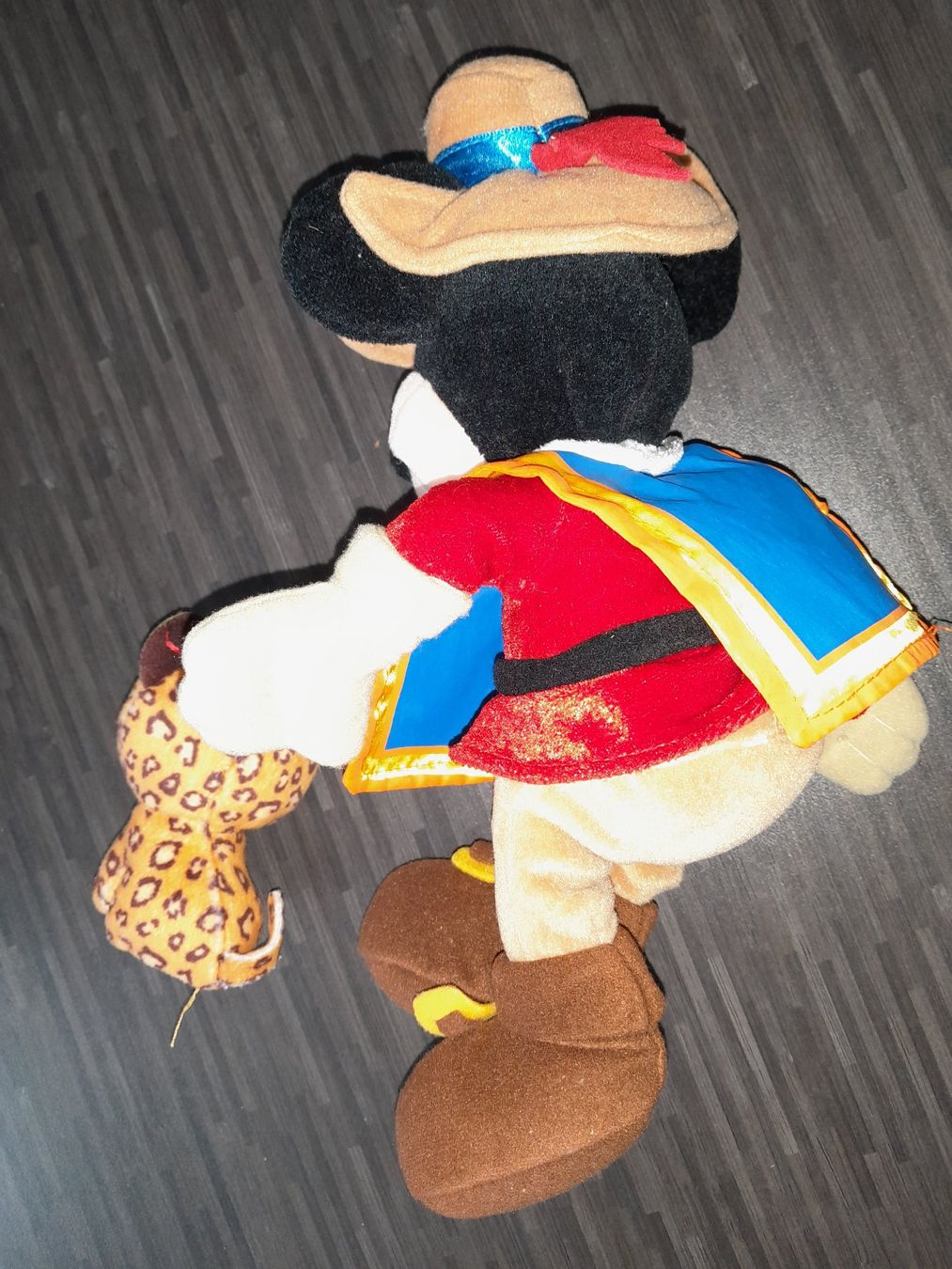 Disney Giocattoli: Mickey Mouse Musketeer Plüschtier + Beanie Leopard – Usato da Steffisburg venduto da FutureOne 2