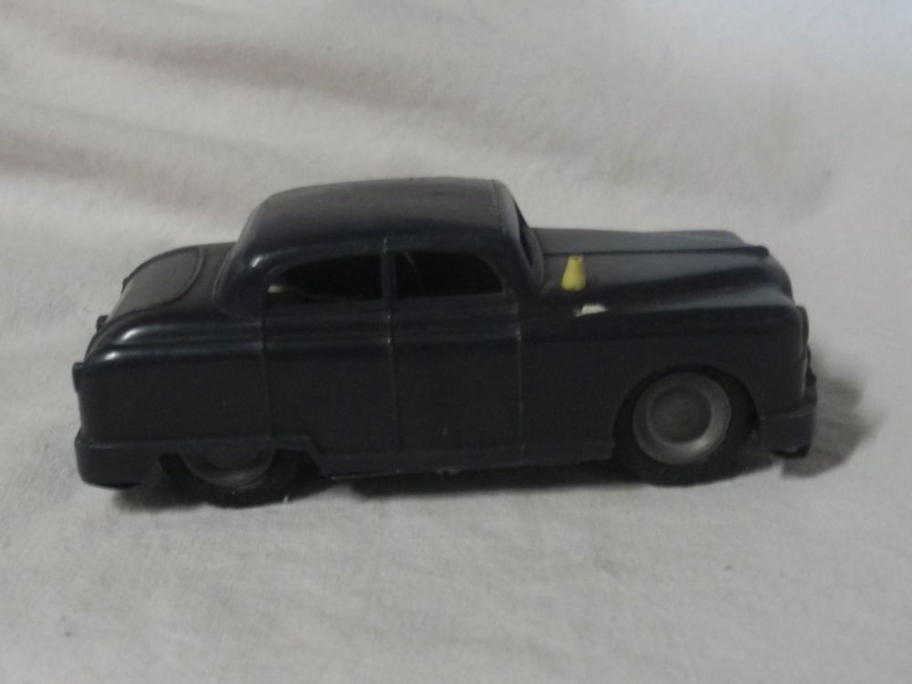 Modellini d'auto: BLECH/PLASTIK   ALTES POLIZEI AUTO    11 CM LANG  GUT – Usato da Gurtnellen venduto da Murmeli99 4