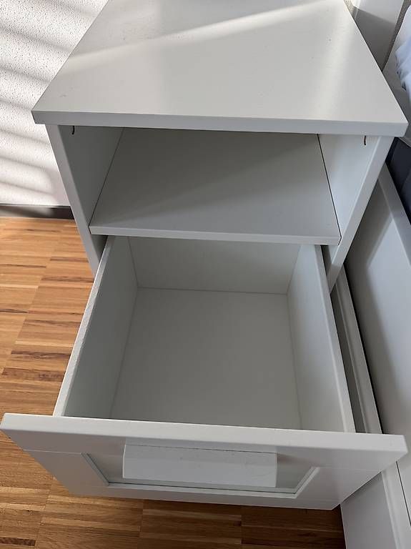 Tables de nuit: IKEA-Nachttisch – D'occasion à Emmenbrücke par A.Adam 1
