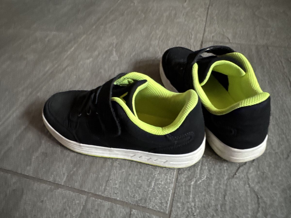 Scarpe da uomo: Solide und bequeme Sneakers Gr. 35 – Usato da Frauenkappelen venduto da leola1973 2