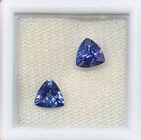 2x Tanzanites trillion 6x6 mm 1.77 ct - CERTIFICAT 622.- Fr.