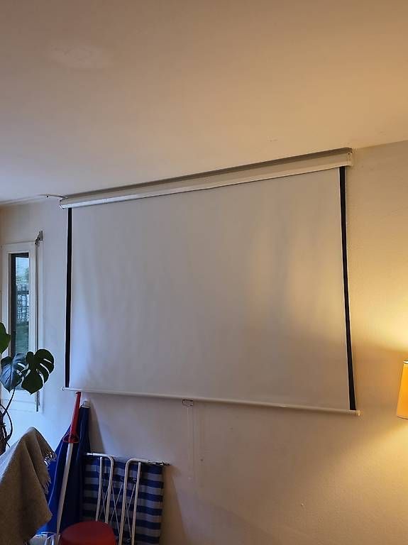Schermi: Leinwand 2m×2m – Usato da Zürich venduto da vel_smg9