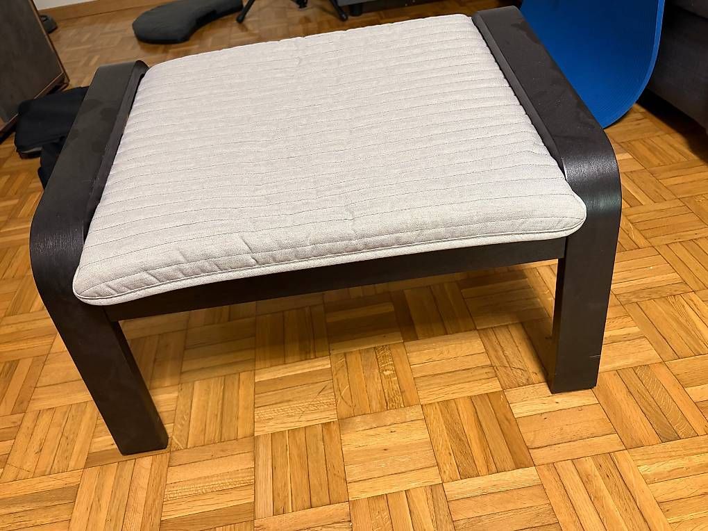 Sgabelli: POÄNG Hocker, Nussbaumnachbildung/Knisa hellbeige – Usato da Niederhasli venduto da grz_xpn7