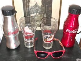 Coca-Cola Sammlerstücke: Gläser, Flasche & Sonnenbrille
