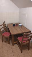 Table à manger en bois + 4 chaises en bois