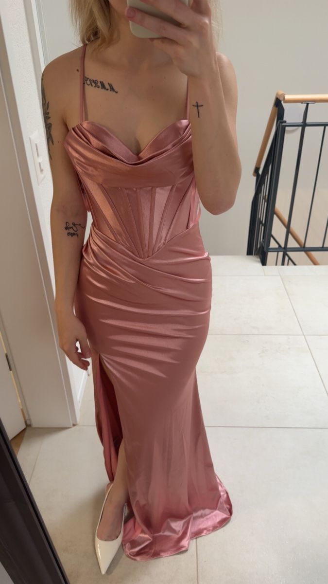 Vestiti: Abend-/Ballkleid in Rosé – Nuovo (secondo la descrizione) da seon venduto da vikii._1