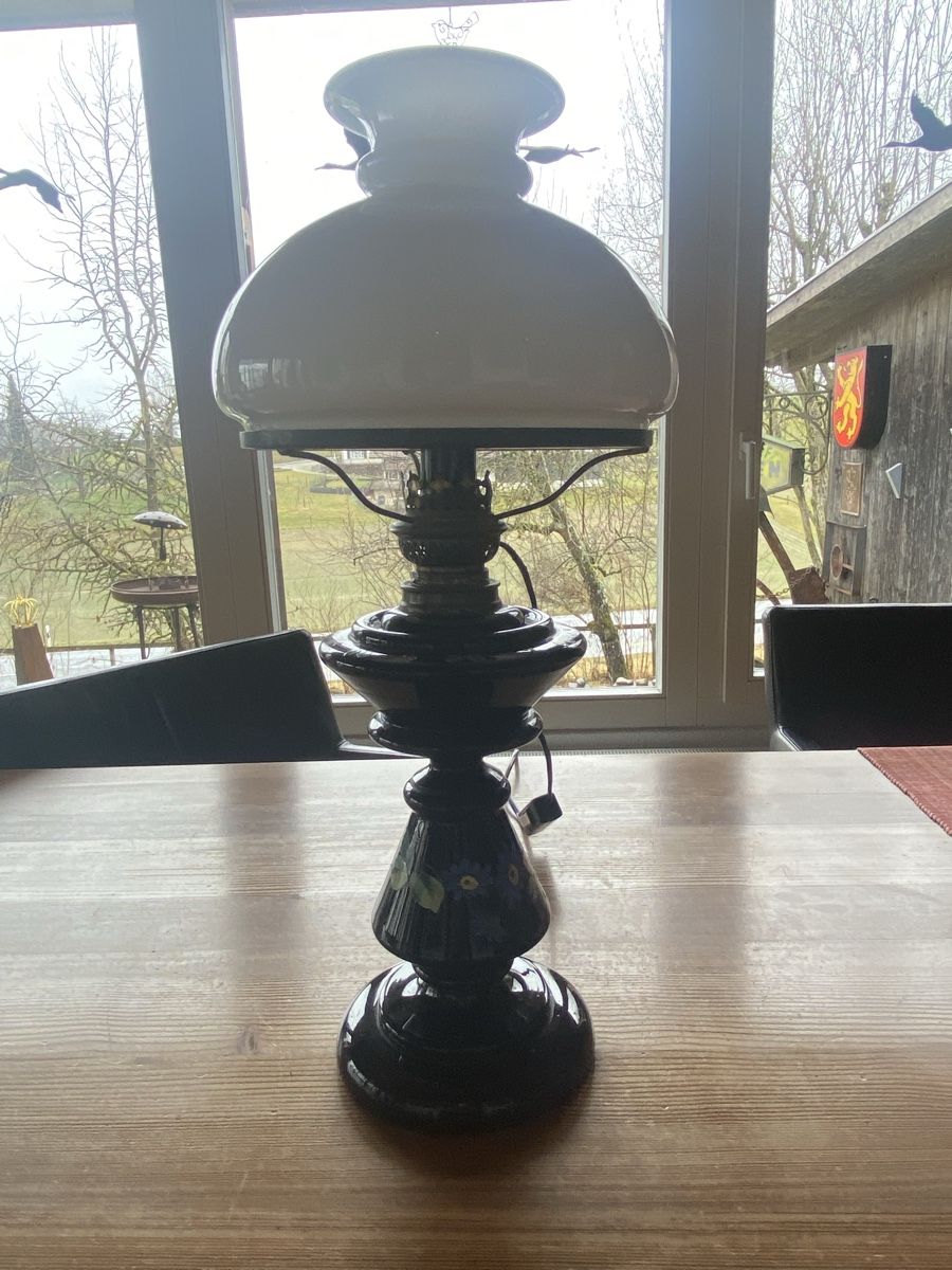 Lampes: Antike Tischleuchte – D'occasion à Obersteckholz par peppoo