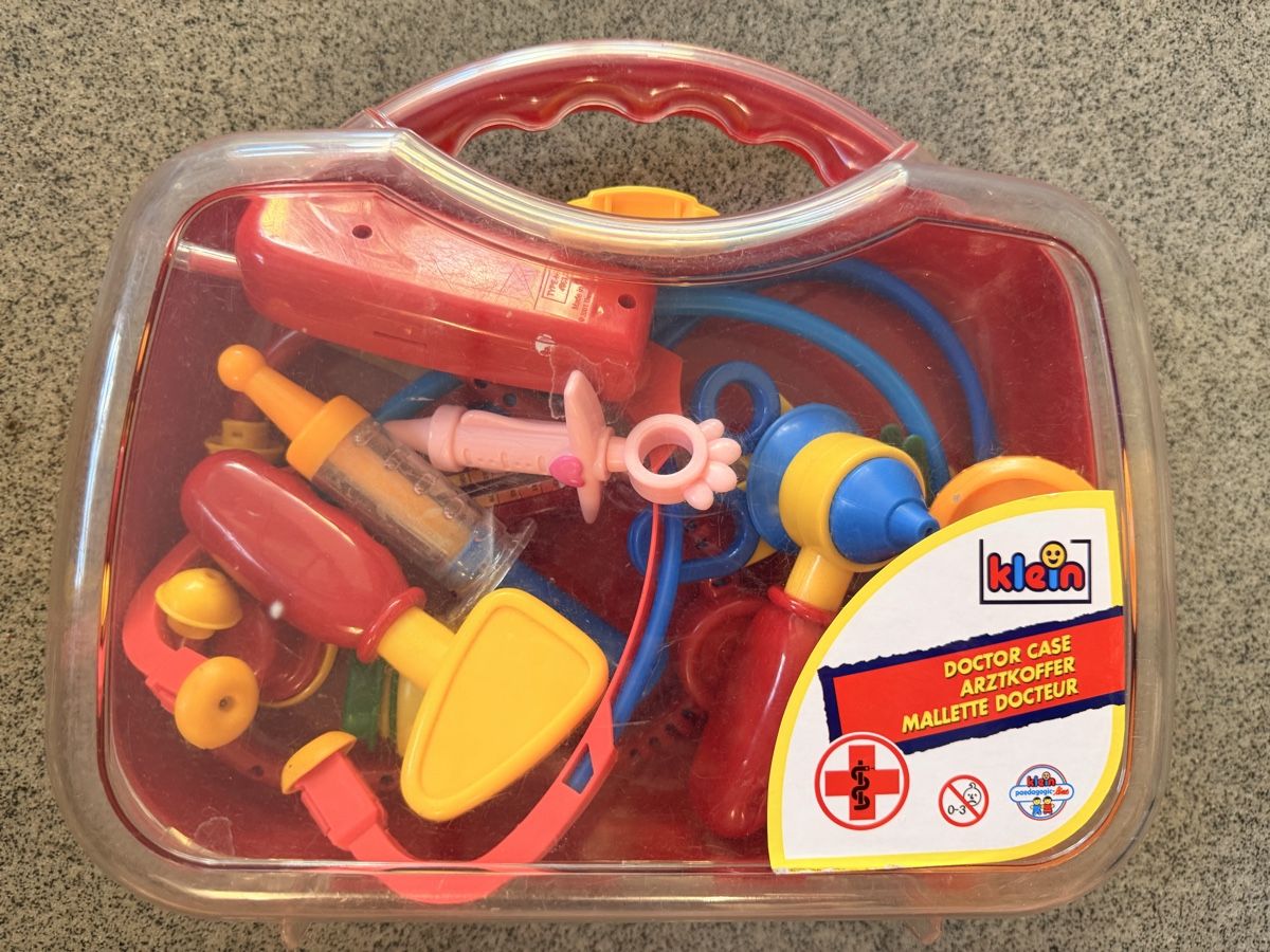 Jouets: Doktorkoffer – D'occasion à Lachen SZ par Claudia8281