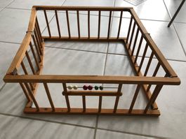 Puppen Laufgitter aus Holz. Vintage, klappbar