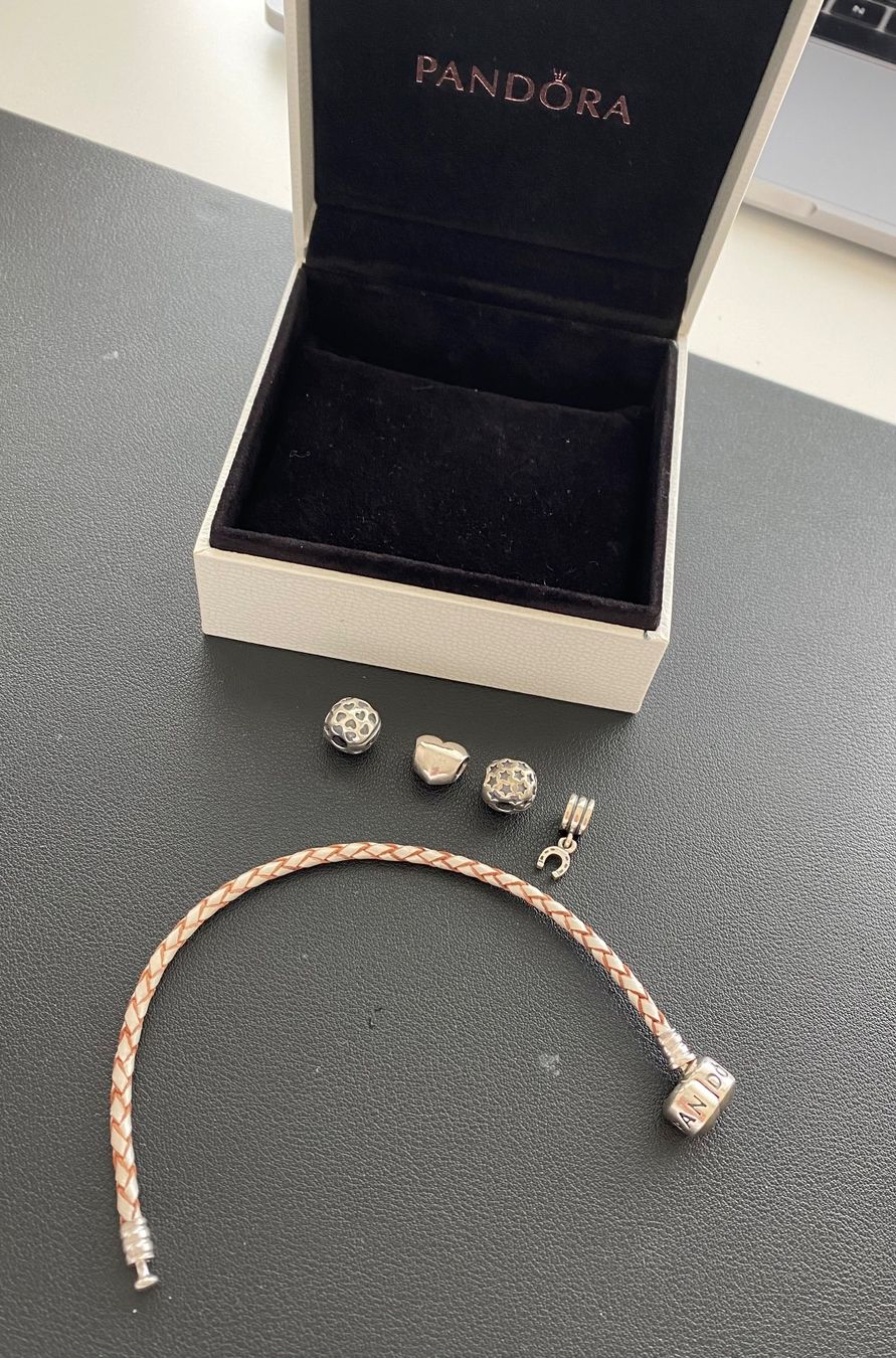Pandora Bracciali & Braccialetti: Pandora Armband mit 4 Charms – Usato da Sissach venduto da laura.x4 3
