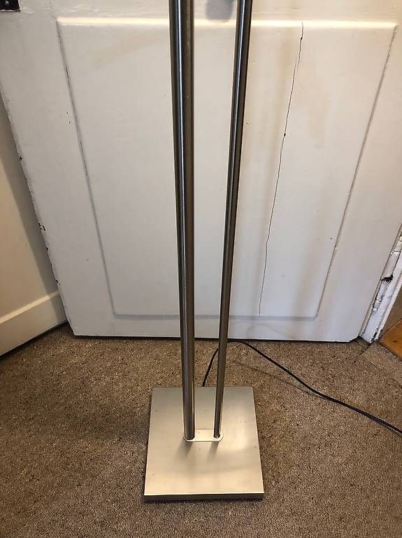 Lampade: Metall LED-Standlampe mit 2 Lichtern – Usato da Münchenstein venduto da Special-Agent007 1