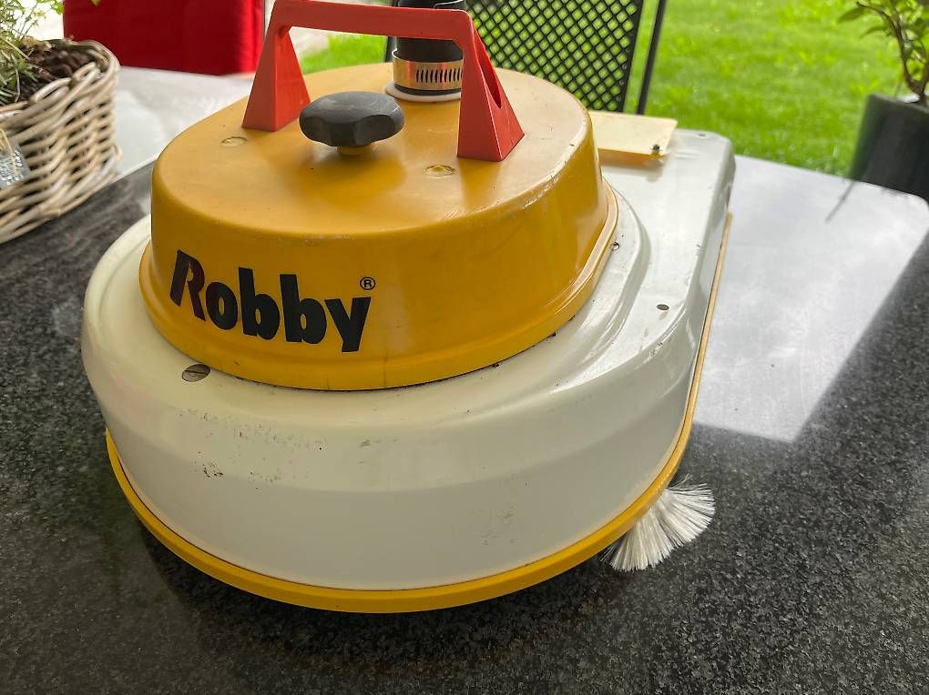 Accessori per Piscine: Poolroboter "Robby" – Usato da Schwanden GL venduto da asw20b