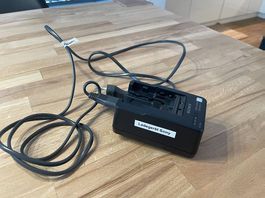 Akkulader: SONY mit 2 verschiedenen Akku-Grössen aufladbar