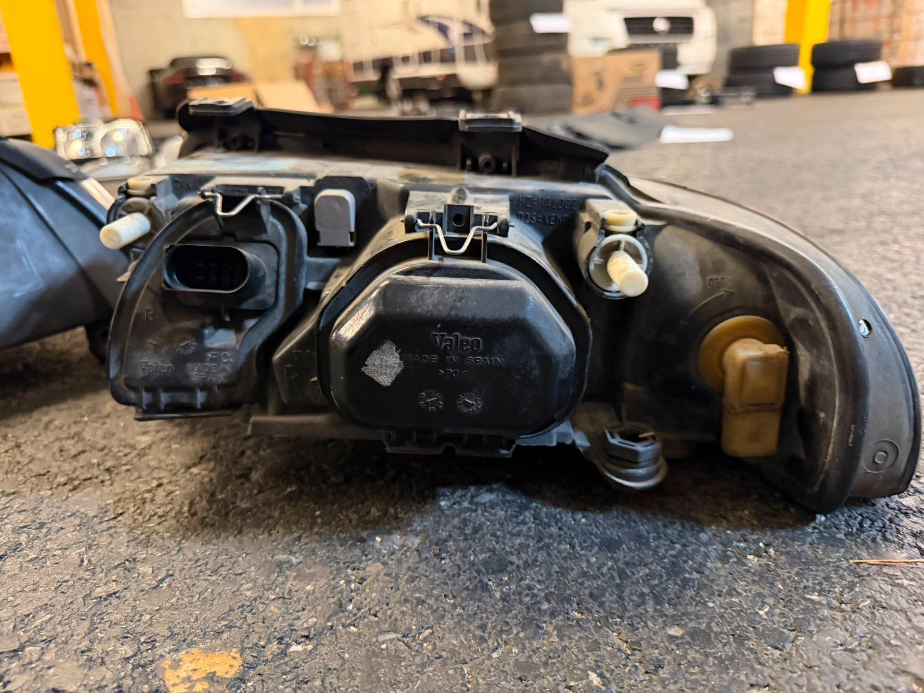 Audi Fari: Scheinwerfer Audi B5 ab 1.- – Usato da Altendorf venduto da Faessler04 1