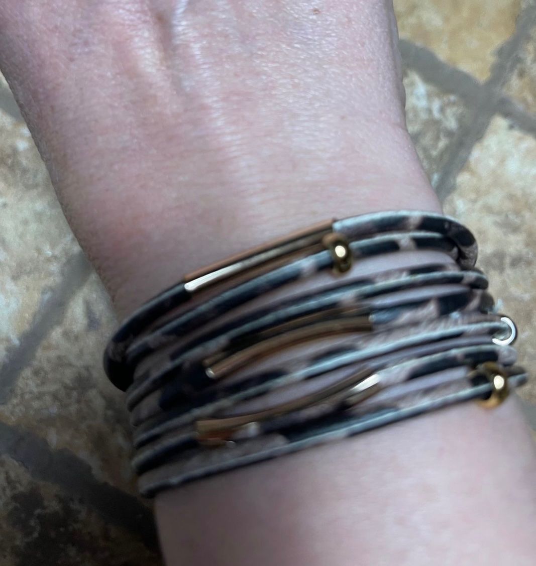 Bracciali & Braccialetti: Bracciale leopardato, nuovo! – Nuovo (secondo la descrizione) da Gordevio venduto da LanaZimm 4