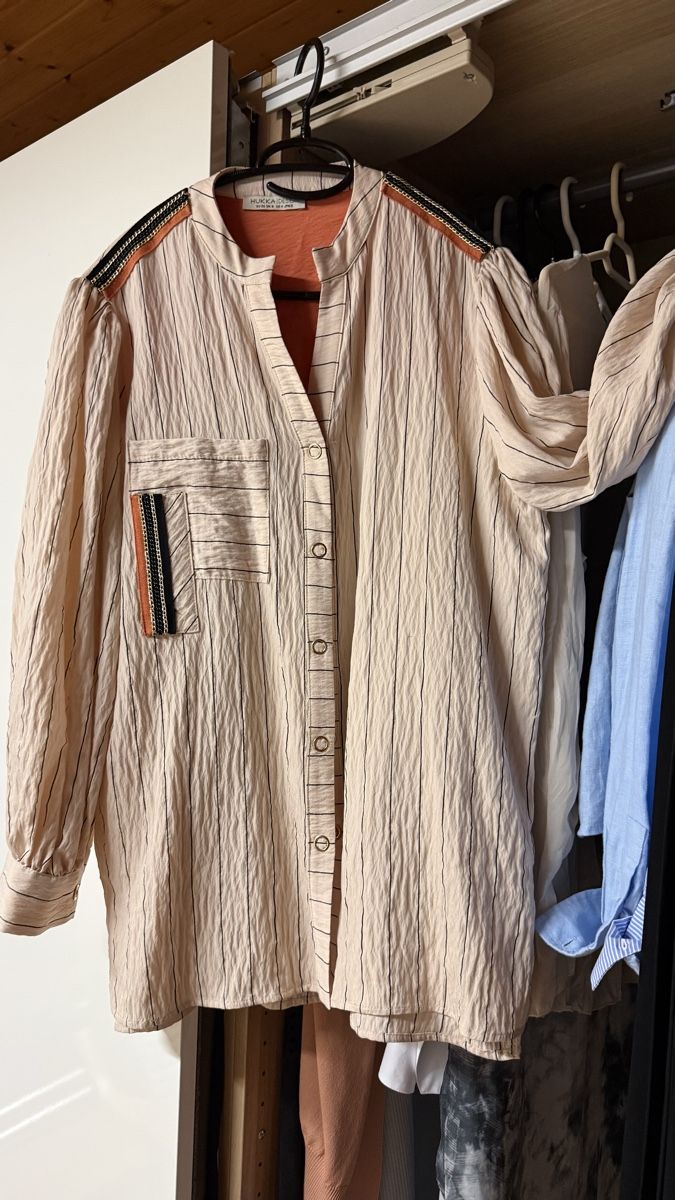 Blusen: Hukka Bluse Oversize-Style  Grösse M  – Gebraucht aus Haslen GL von rana04 1