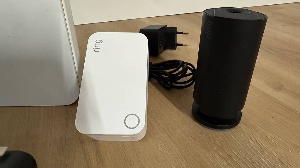 Sistemi d'allarme: Ring Alarm Basisstation, Verstärker & Kameras – Usato da Kaiseraugst venduto da Knoepfle83 2