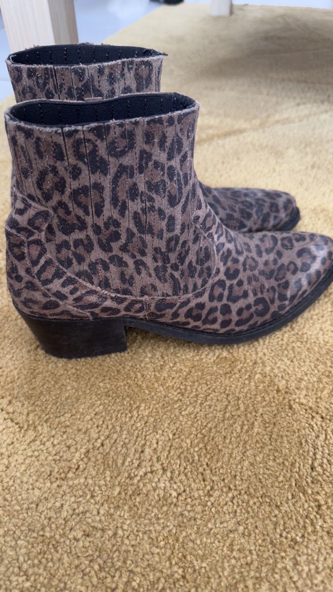 Scarpe da donna: Bottines Léopard T 36 – Usato da Riddes venduto da Elina.