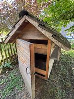 Kleintierstall,zweistöckig mit Auslauf,Balkon und Ziegeldach