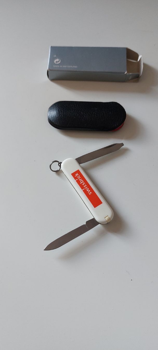 Victorinox Couteaux de poche: Victorinox classic – Neuf (Voir description) à Vevey par kowabunga 1