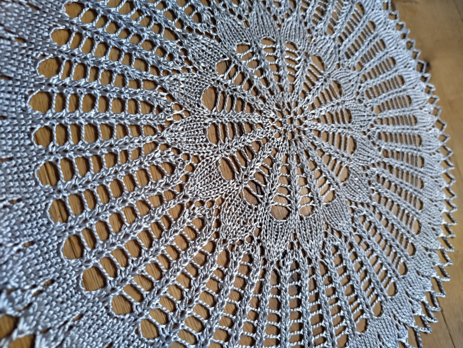 Tutte le decorazioni: Kunstseide-Strickdeckeli hellgrau, 30cm rund: EIN BLICKGFANG – Nuovo (secondo la descrizione) da Tuggen venduto da bear64 2