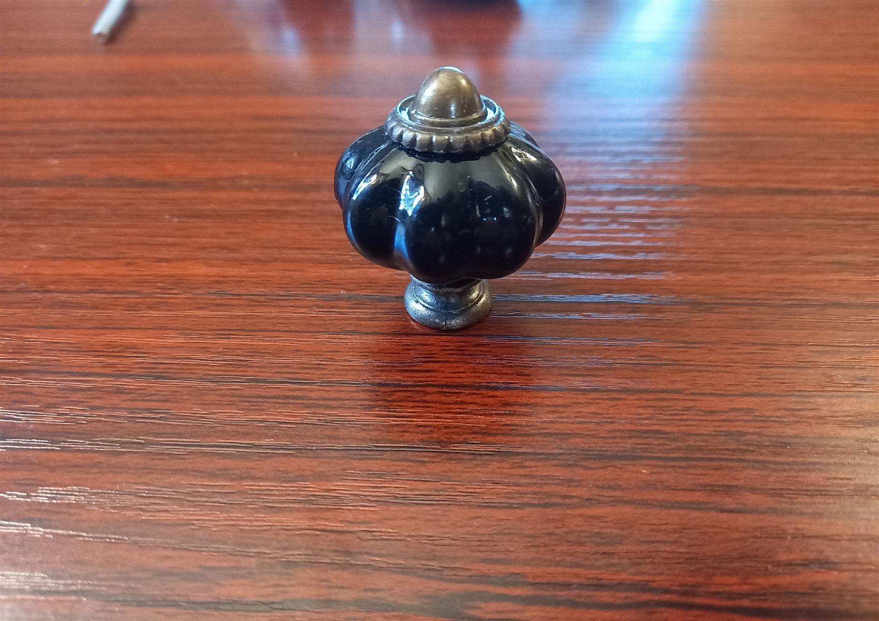 Ferramenta: 10x schwarz Retro Mobelgriffe / poignée de meuble rétro – Nuovo e nell'imballaggio originale da Lausanne venduto da batishop 2