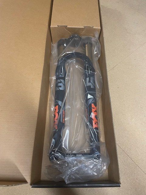 Fox Ersatzteile: A vendre fourche Fox 29" neuve model 34 FIT4 – Neu und originalverpackt aus Aigle von rou_v75x