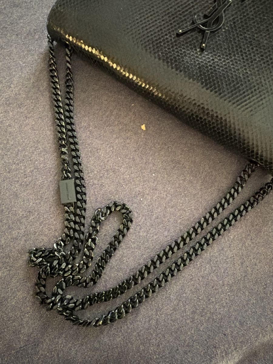 Saint Laurent Taschen für Damen: Saint Laurent Monogram Chain Bag Black Embossed Leather Good – Gebraucht aus Gebenstorf von AA2015 7